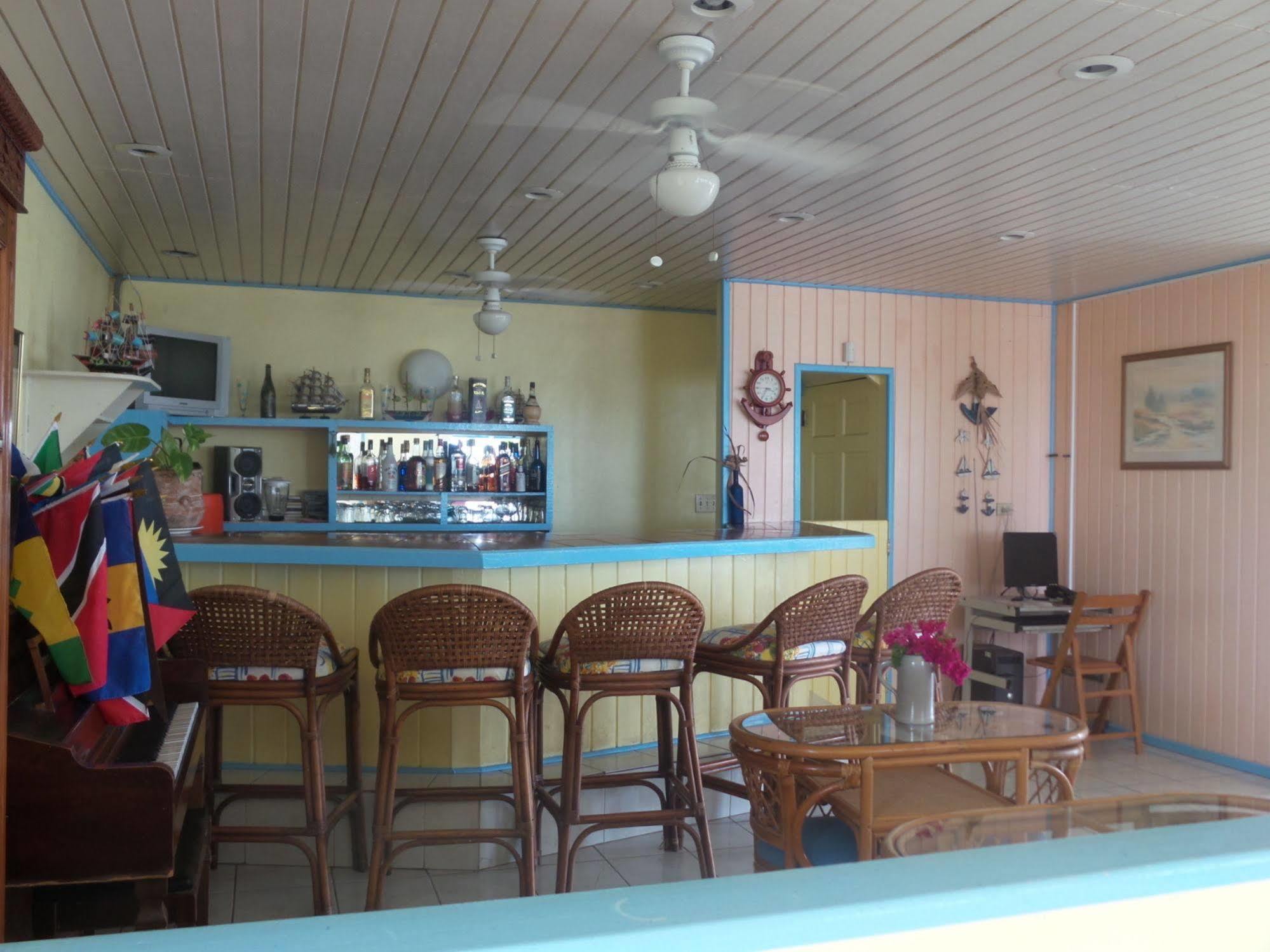 Anchorage Inn Dickenson Bay Dış mekan fotoğraf
